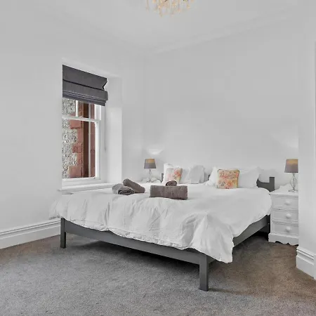 Pass The Keys Yew Tree Stunning With Sea View Grange-over-Sands