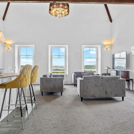 Pass The Keys Yew Tree Stunning With Sea View * Grange-over-Sands